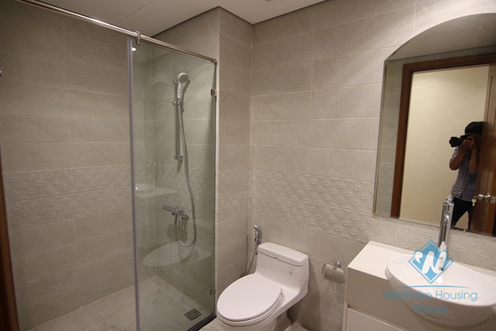 Unfurnished  apartment for rent in Vinhomes Nguyen Chi Thanh, Dong Da district, Ha Noi